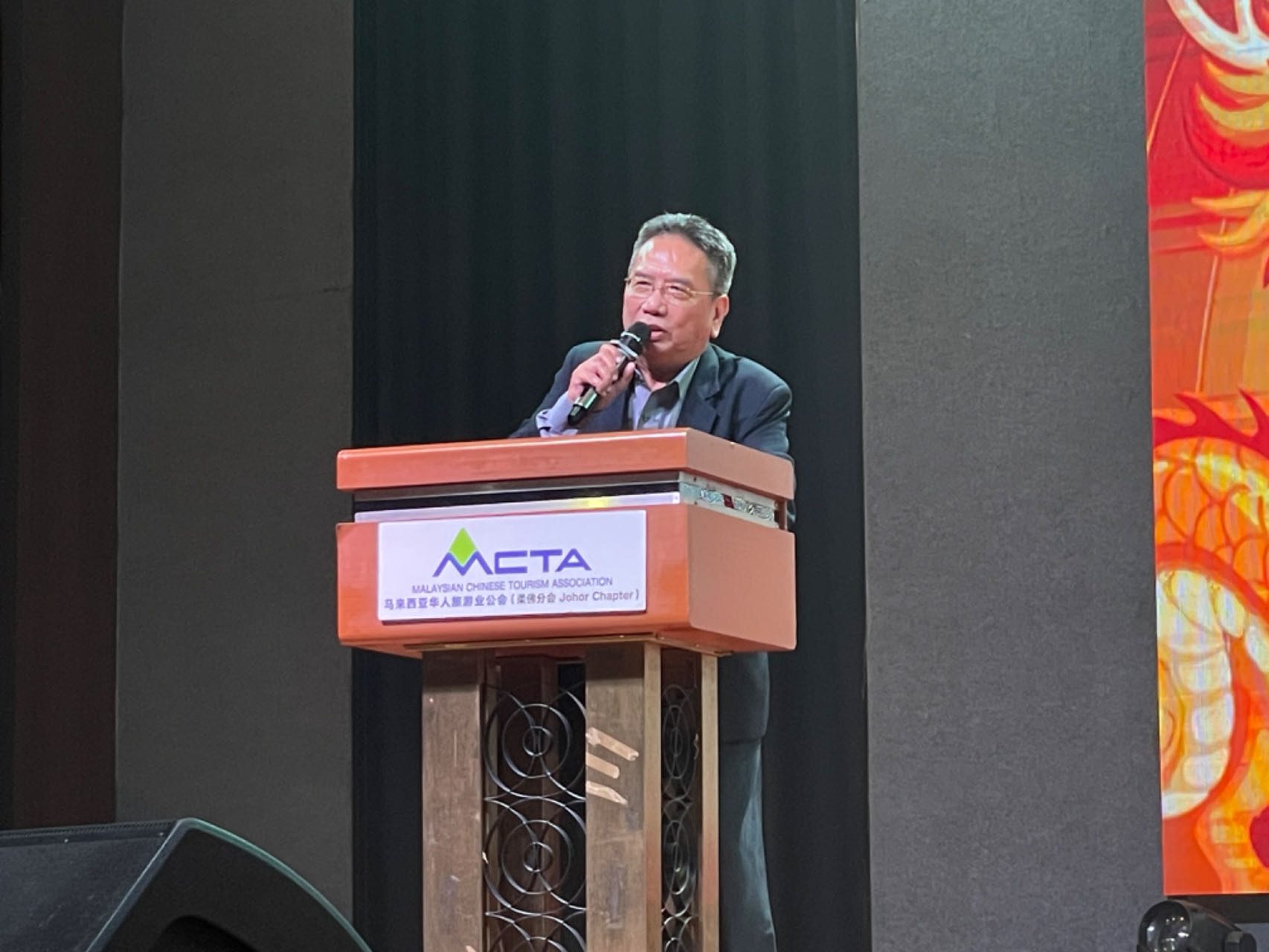 马来西亚华人旅游业公会总会长包一雄在晚宴上致词